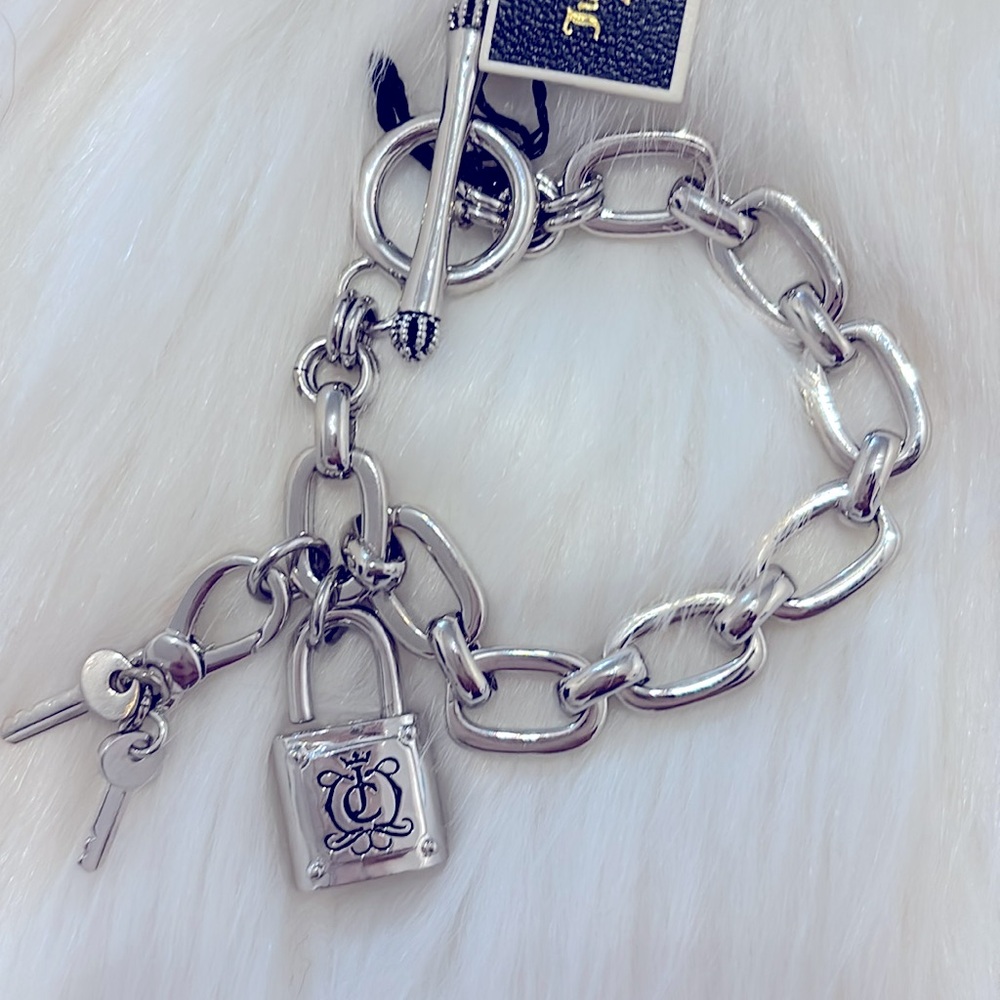 🩷PRICE IS FIRM🩷Juicy Couture Silver Lock And Key Charm Bracelet - Picture 8 of 8